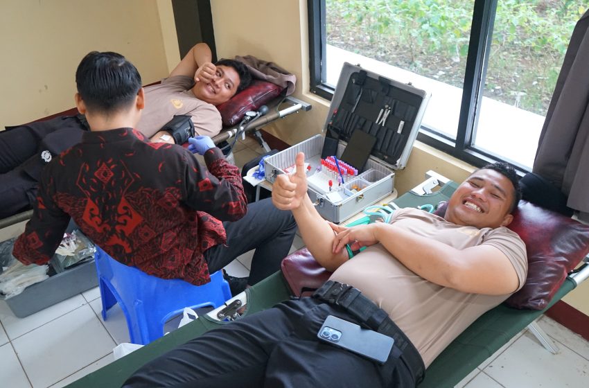  WUJUD BAKTI POLRI, PERSONEL DAN PESERTA DIDIK SPN POLDA LAMPUNG DONORKAN DARAH UNTUK SESAMA