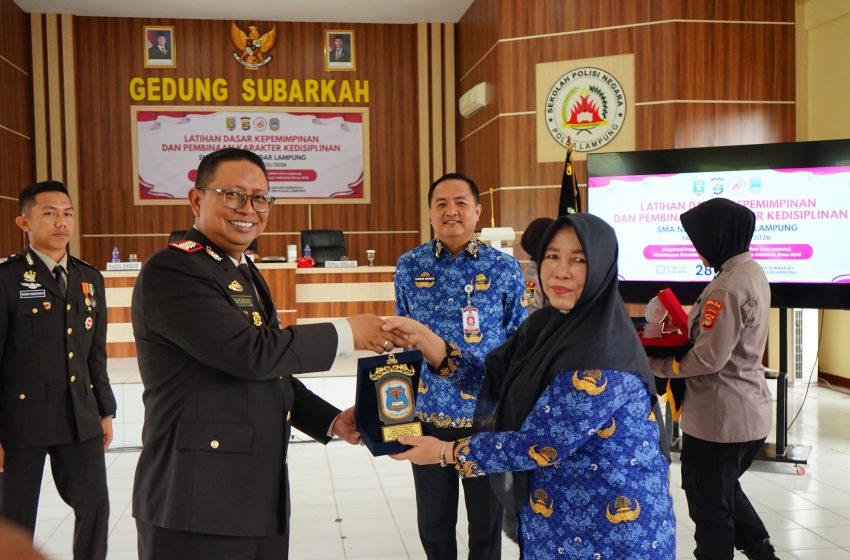  PEMBUKAAN LATIHAN DASAR KEPEMIMPINAN DAN PEMBINAAN KARAKTER KEDISPLINAN SISWA-SISWI SMA NEGERI 9 BANDAR LAMPUNG