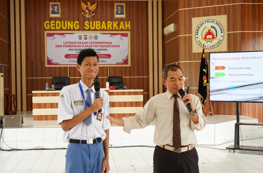  PEMBERIAN MATERI KEPEMIMPINAN DALAM RANGKA LDK DAN PEMBINAAN MENTAL KARAKTER