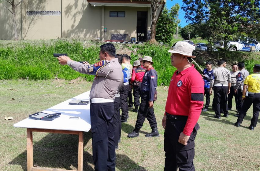  TINGKATKAN KOMPETENSI TAKTIS, DITLANTAS POLDA LAMPUNG GANDENG INSTRUKTUR SPN POLDA LAMPUNG DALAM LATIHAN MENEMBAK INTENSIF