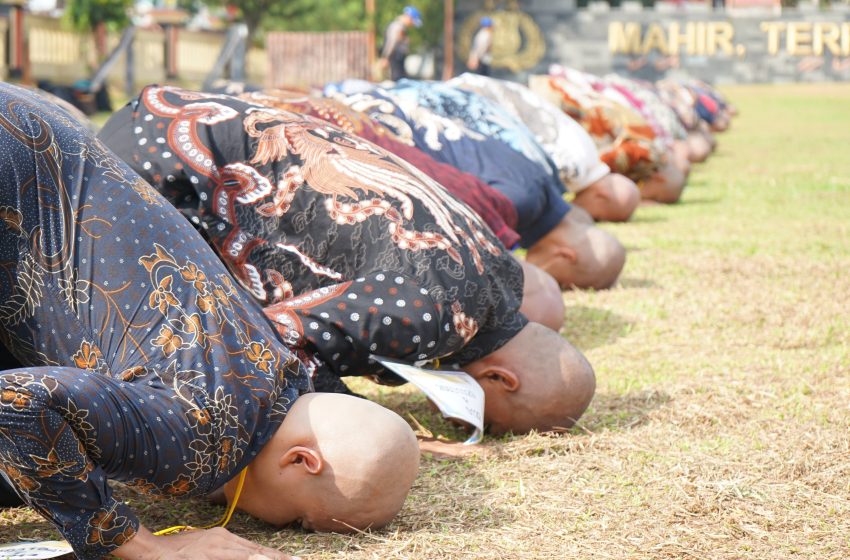  TRADISI CIUM BUMI BHAYANGKARA WARNAI PENYAMBUTAN CASIS DIKTUKBA POLRI T.A. 2026 DI SPN POLDA LAMPUNG